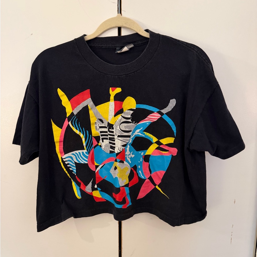Colorful Graphic Cropped Black Vintage 80s T-Shirt